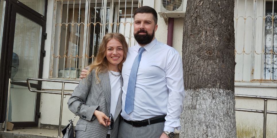 Maksim Zinchenko and his wife Karina near the court before sentencing