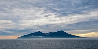 Вид на остров Итуруп. Источник фото: Владимир Серебрянский / Фотобанк Лори