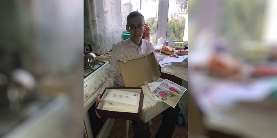Фото: Максим Халтурин бережет письма, которые получил в тюрьме 