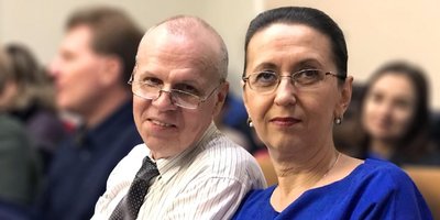 照片中：弗拉基米尔和塔季扬娜·阿卢什金