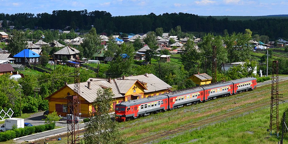 Gare. Gare de Karpinsk. Région de Sverdlovsk. Source : Vladislav Zavalnyuk / CC BY-SA 4.0