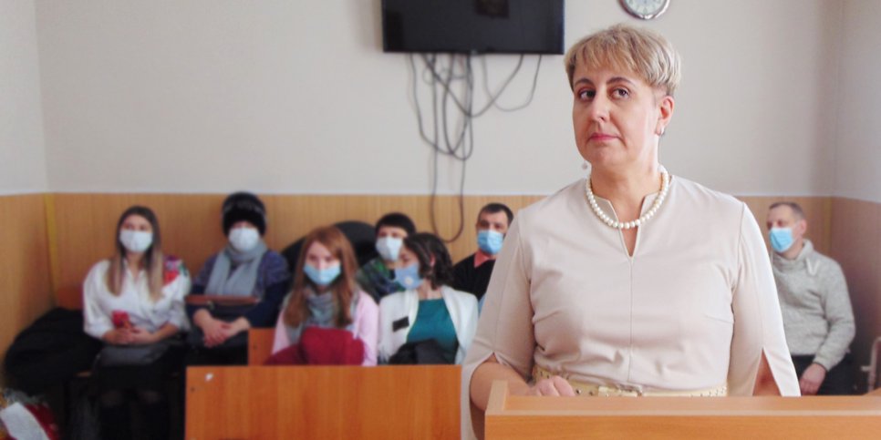 На фото: Анастасия Сычева в зале суда перед оглашением приговора (январь 2021).