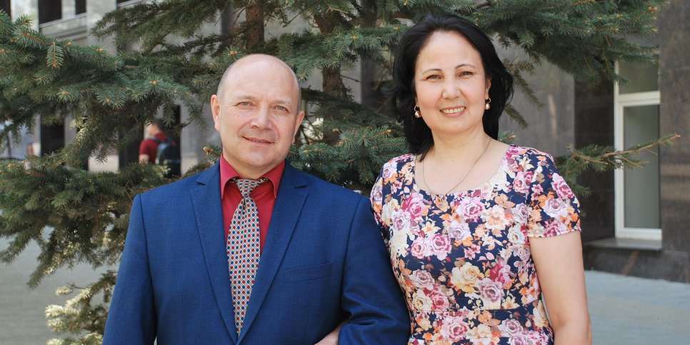 Kuvassa: Dmitri Vinogradov vaimonsa kanssa, toukokuu 2021