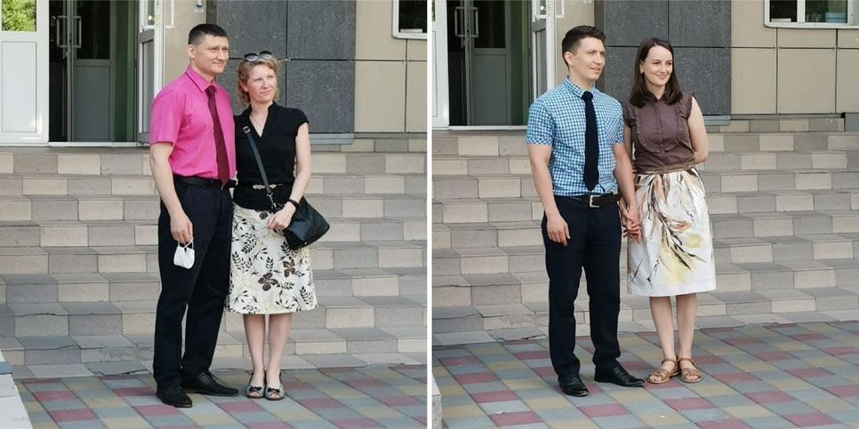 На фото: Алексей Берчук и Дмитрий Голик с женами перед вынесением приговора