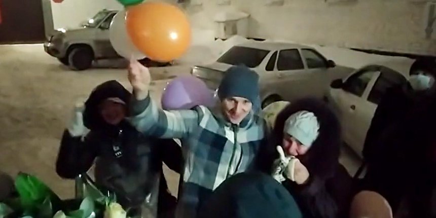 안드레이 리쉬코프(Andrey Ryshkov)가 형기를 모두 마치고 재판 전 구치소를 나서고 있다. 2022년 1월