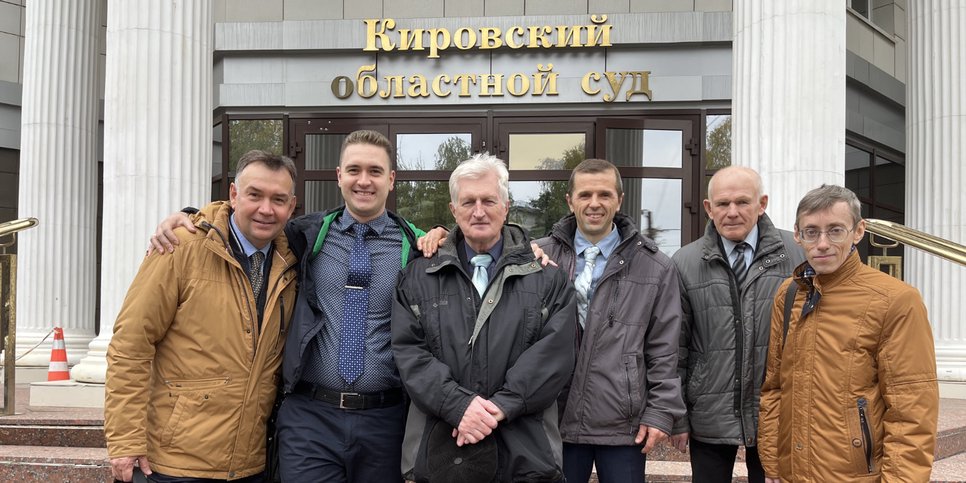 En la foto: Andrzej Oniszczuk, Andrey Suvorkov, Vladimir Korobeynikov, Evgeny Suvorkov, Vladimir Vasilyev y Maxim Khalturin