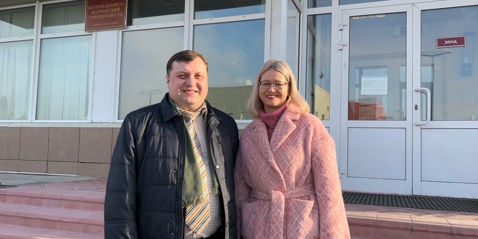 Dmitriy y Nadezhda Semiónov el día del veredicto