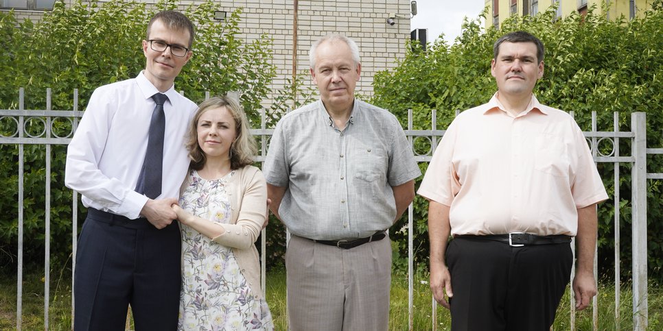 Les Kouznetsov, Petr Filiznov et Andreï Vyushin le jour de l’audience. Août 2023