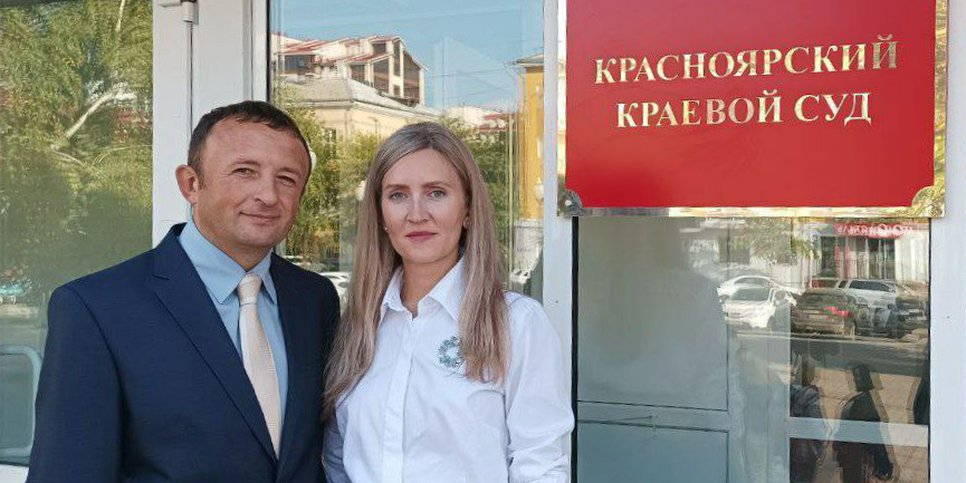 Ivan Shulyuk with his wife Yuliya on the day of appeal