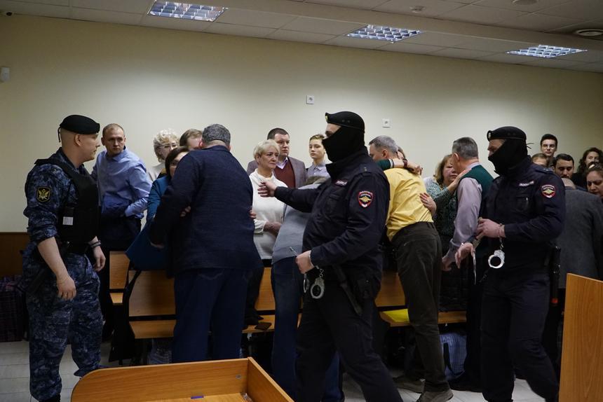 Подсудимых по делу Чайковского и других в Москве берут под стражу после оглашения приговора