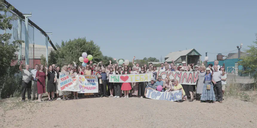 Il giorno del rilascio di Yuriy Savelyev dalla colonia, è stato accolto da un grande gruppo di sostegno