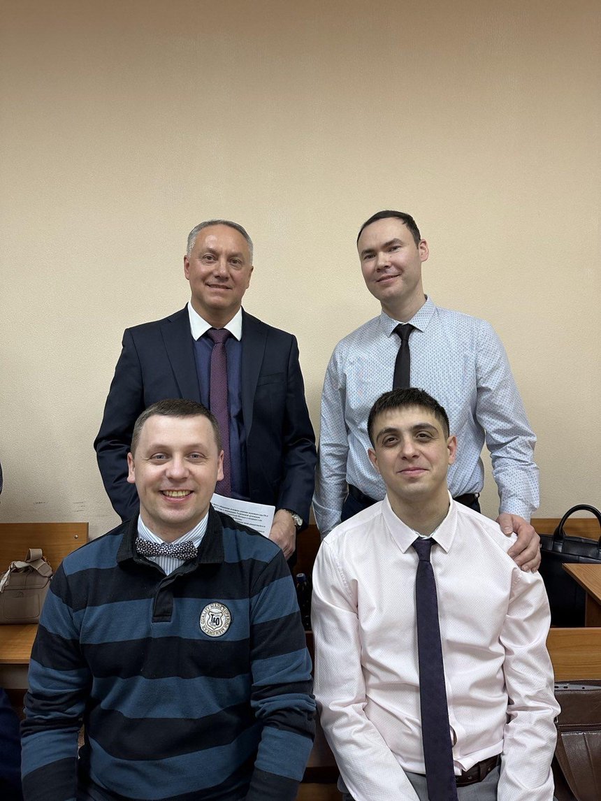 休息期间法庭上的被告