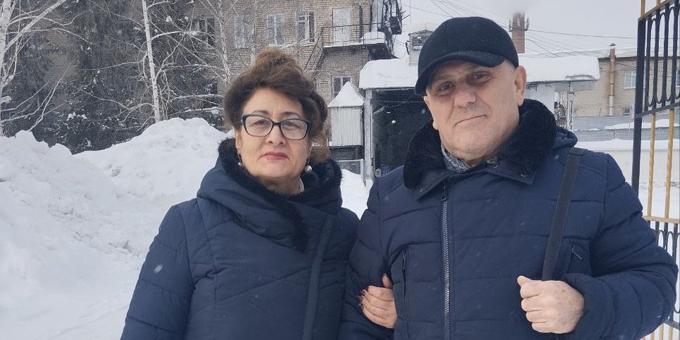 ヴィレン・アヴァネソフと妻のステラは流刑地を去ろうとしている
