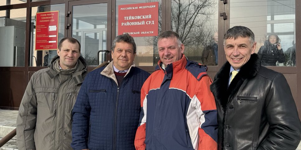 Sergey Galyamin, Vladimir Spivak, Anatoliy Lyamo e Alexander Vasichkin no tribunal