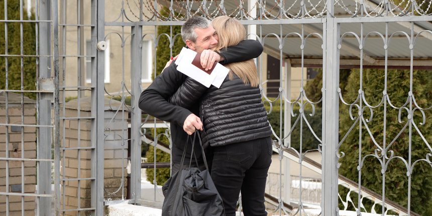 奥列格·丹尼洛夫（Oleg Danilov）遇到了他的妻子。3月 1， 2024