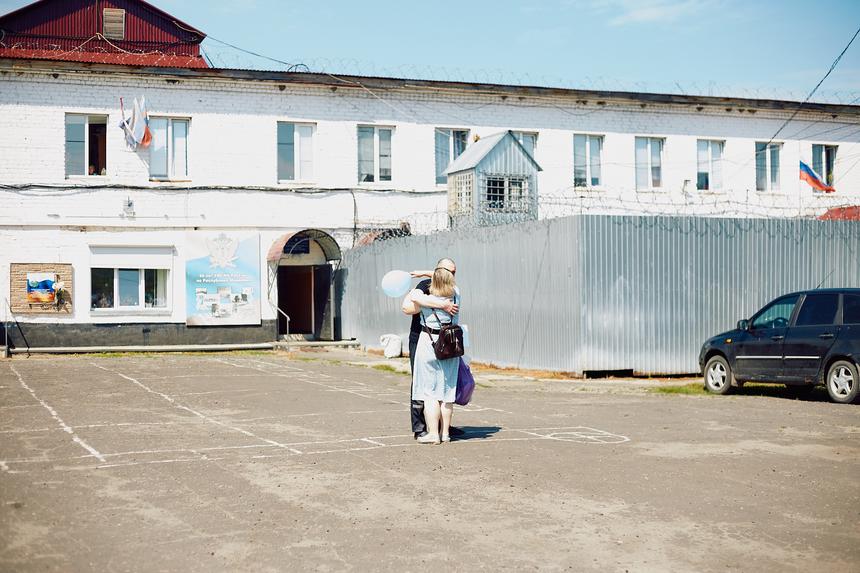 Olga y Denis Antonov en el momento de su liberación, el 14 de junio de 2024