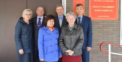 From left to right: Tatyana and Vitaliy Zhuk, Svetlana Sedova, Nikolay Polevodov, Maya Karpushkina and Stanislav Kim outside the court building. May 2024