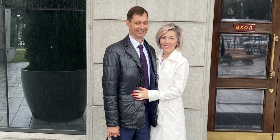 Andrey and Leysan Bochkarev in front of the court of cassation on August 13, 2024