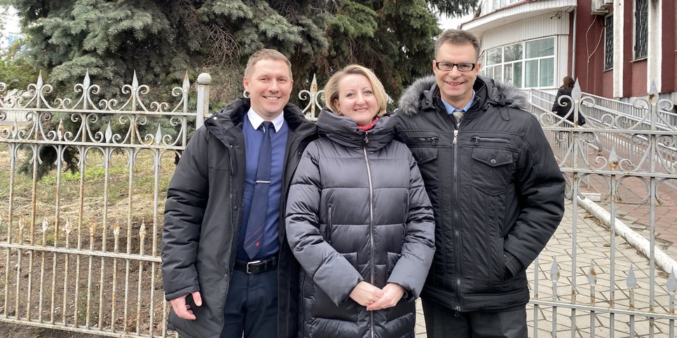 Dmitri et Oksana Chausov et Nikolaï Koupriyanski le jour du verdict