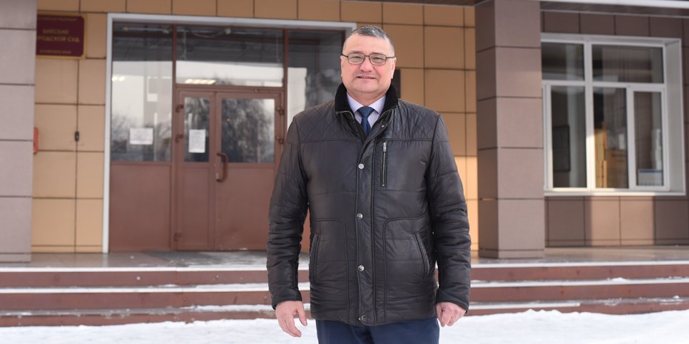 Sergey Lukin outside the Biysk City Court on the day of the verdict. December 2024