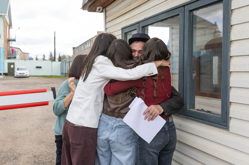 Family members embrace Konstantin at the checkpoint. September 10, 2025.