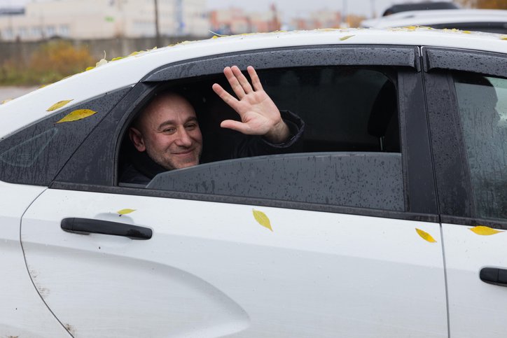 Закаряна увозят в депортационный центр